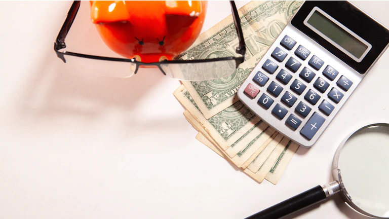 맞벌이 부부가 카드 사용을 분배하는 장면의 인포그래픽