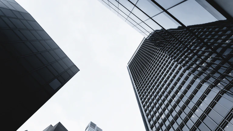 기업용 LLM 공급자별 SLA 비교 인포그래픽