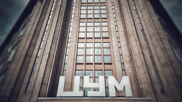 오픈소스 LLM 배포와 라이선스 검토 흐름도