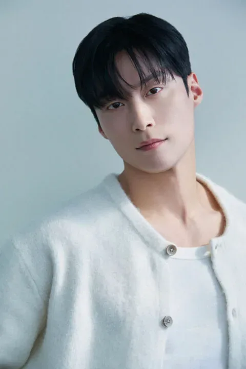 배우 군복무 이력 분위기 컷